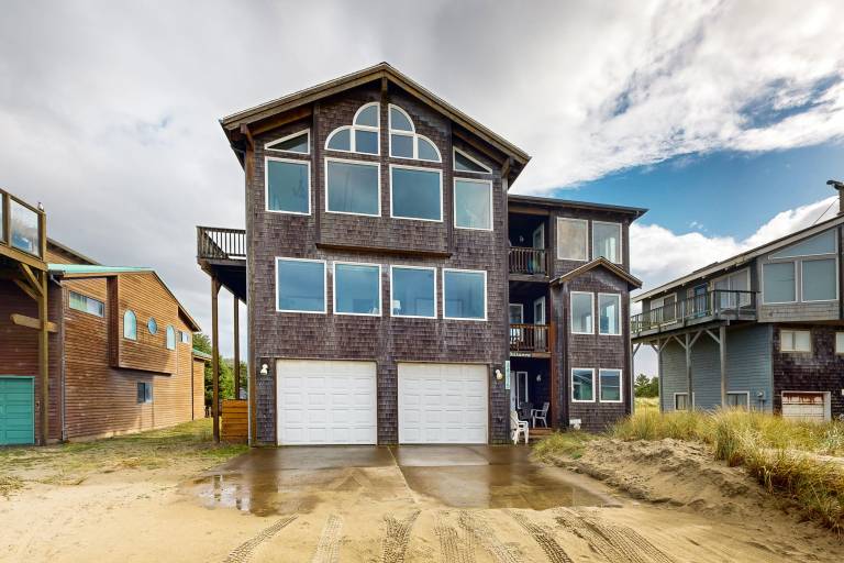 House Pacific City
