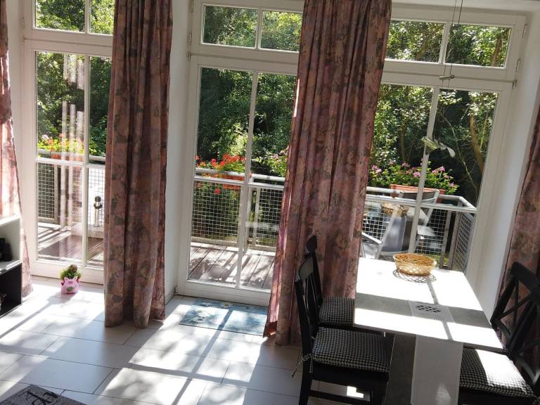 Apartment with yard — photo 3