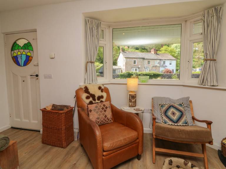 Cottage with garden — photo 4