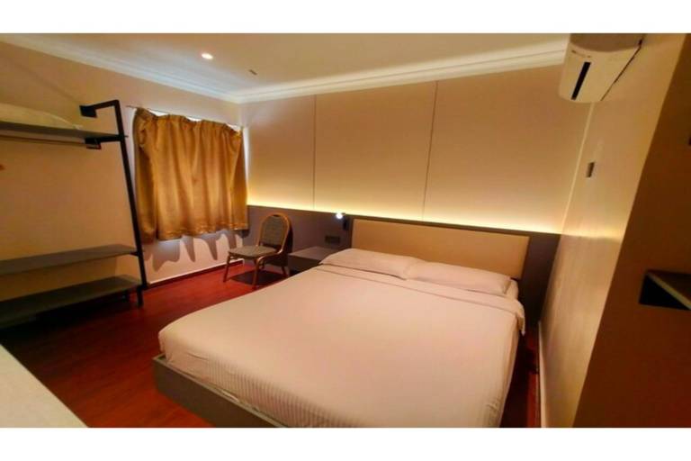 Cozy Deluxe Double Hideaway