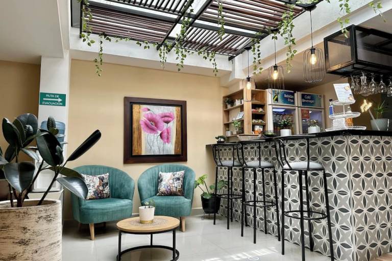 Laureles Guest House