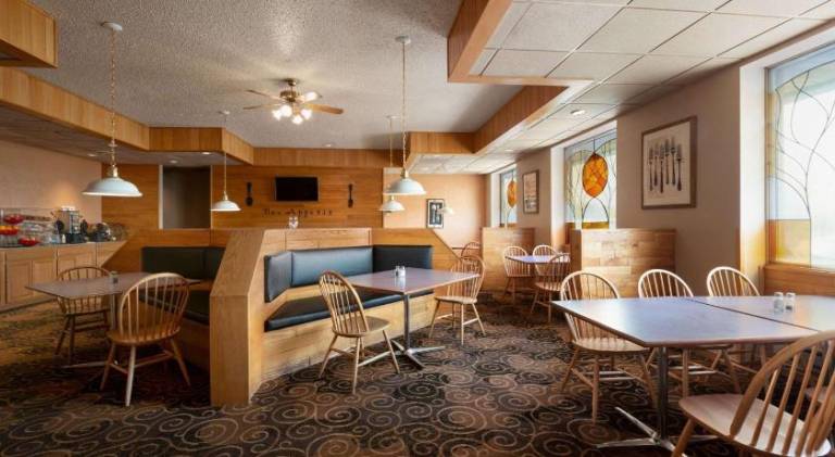 Ramada by Wyndham Bismarck — photo 4