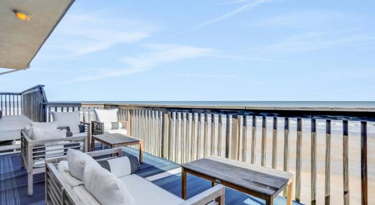 Gorgeous beachfront home with inviting deck & patio, hammock, amazing views — photo 3
