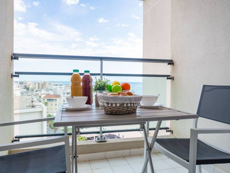 Rental apartment with patio | Sea view — photo 2