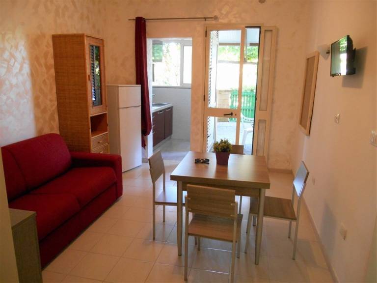 Family-oriented wonderful rental apartment with patio & garden | Garden view | Beach nearby | Dogs allowed — photo 5