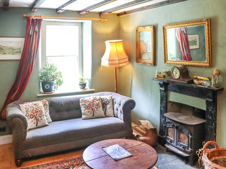 Cottage with hot tub — photo 3