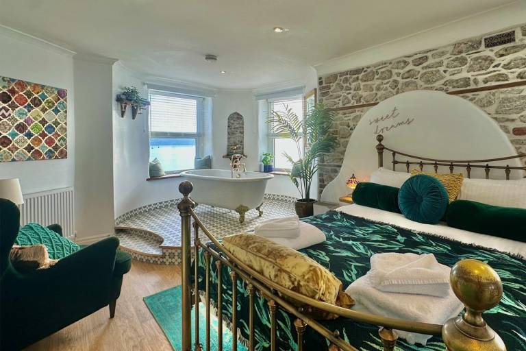 Seafront Cottage - Beach Access - Pet Friendly — photo 2