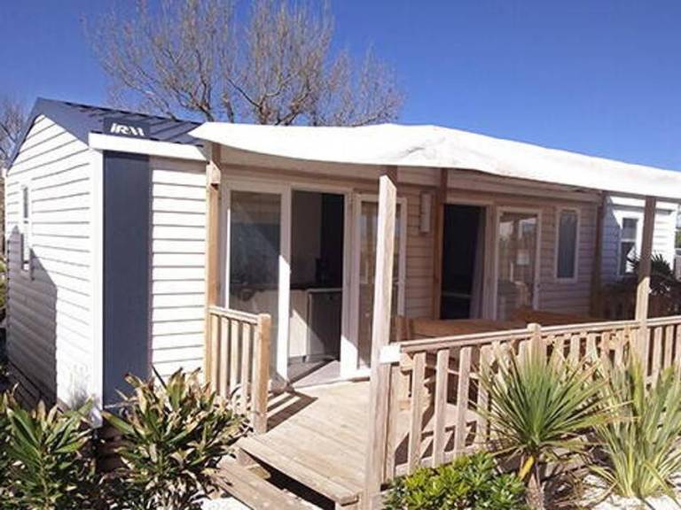 Family-oriented mobile home with patio & pool | Next to the beach | Pets allowed — photo 4