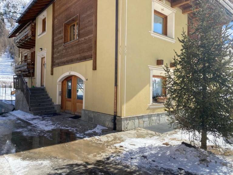 Apartment "Piz Orsera" with Mountain View, Garden & Wi-Fi in Livigno