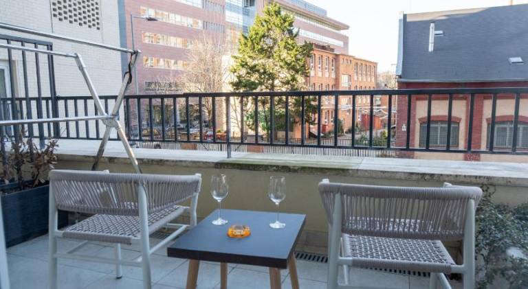 Downtown 2 bedrooms nearby Duna river Balcony-Garage 10 euro per day — photo 5