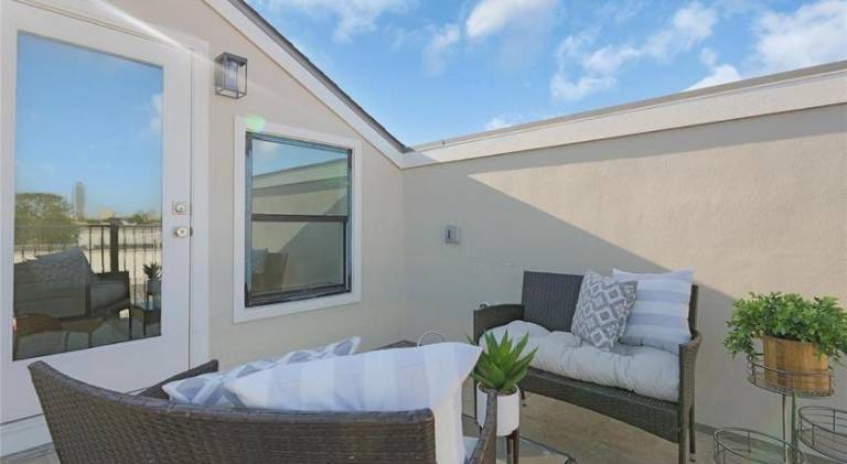 Fully equipped villa with terrace & jacuzzi | Good for workation | Pet-friendly — photo 3