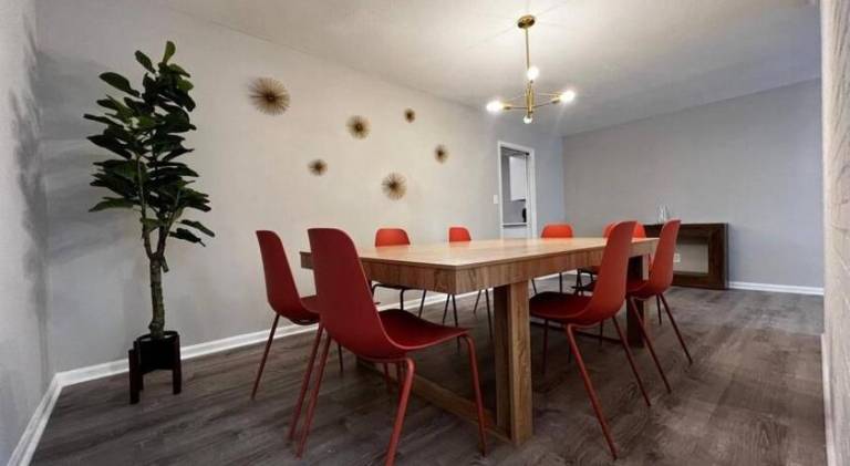 Apartment with pool — photo 3