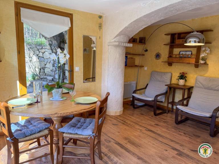 Gite with patio, barbecue & yard — photo 4
