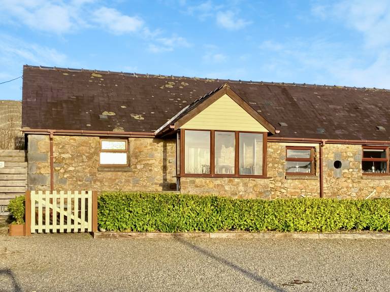 Cottage with garden | River view in Carmarthen