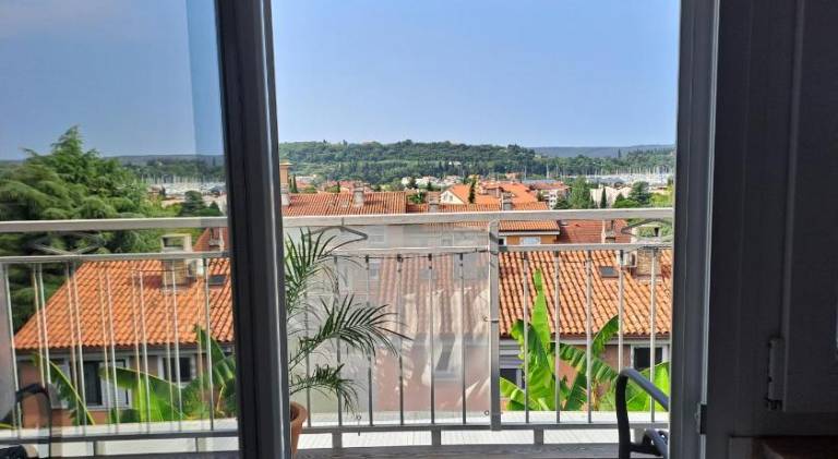 Holiday apartment with yard & terrace — photo 4