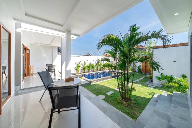 Villa with garden, private pool & hot tub — photo 5