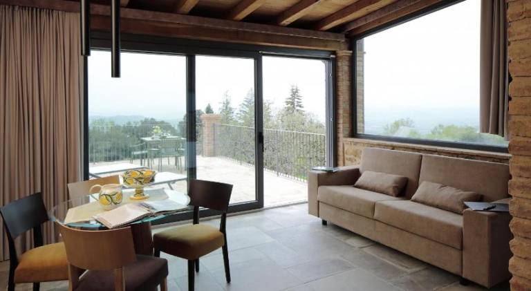 Villa with hot tub & pool — photo 2