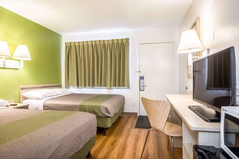 Motel Pueblo