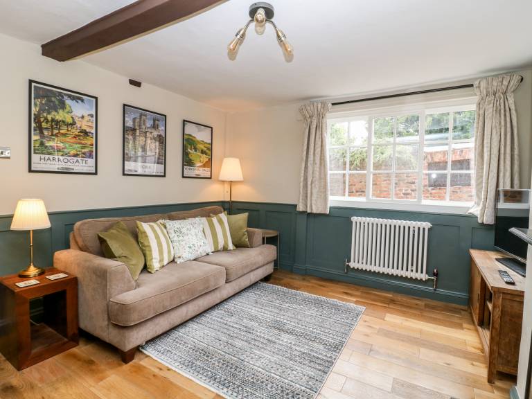 Fully equipped charming cottage with yard | Dogs allowed — photo 2