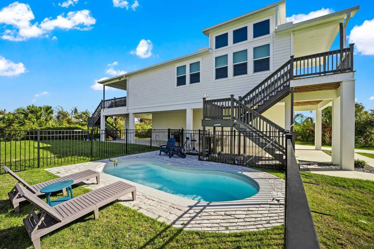 Family-friendly wonderful vacation home with barbeque, garden & fast internet | Sea view | Next to the beach | Pets are welcome in Palm Coast, FL