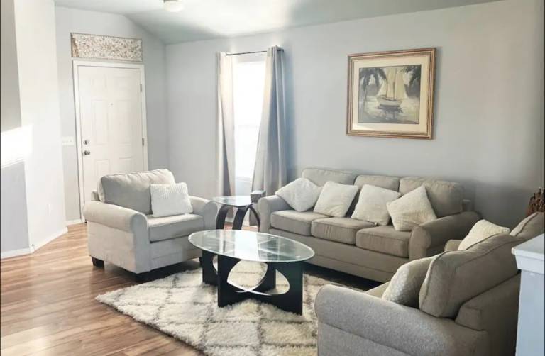 Family-friendly big vacation home with yard & patio | Pets are welcome in Oklahoma City, OK