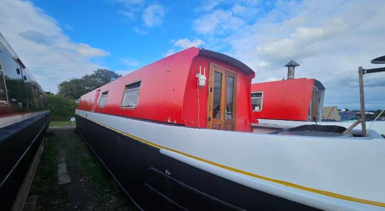 Beautiful boat with garden & patio | Pets allowed in Crewe