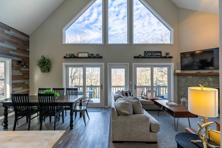 Sky High Chalet - Blowing Rock home with hot tub, pool table, bunk room, and fire pit — photo 5
