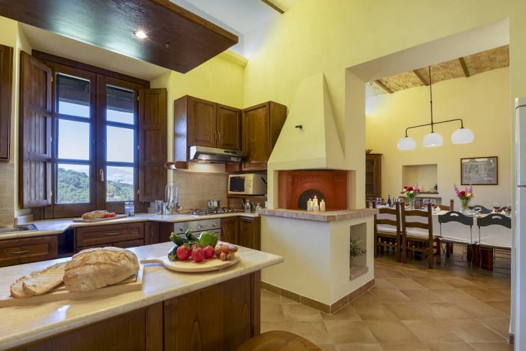 Villa with terrace, private pool & garden | Garden view — photo 4