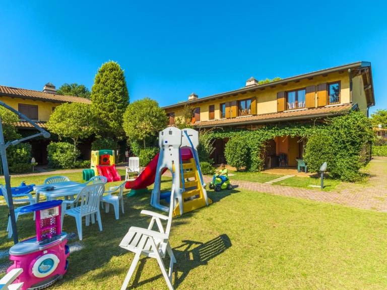 Beautiful vacation home with grill, yard & patio | Pet-friendly — photo 2