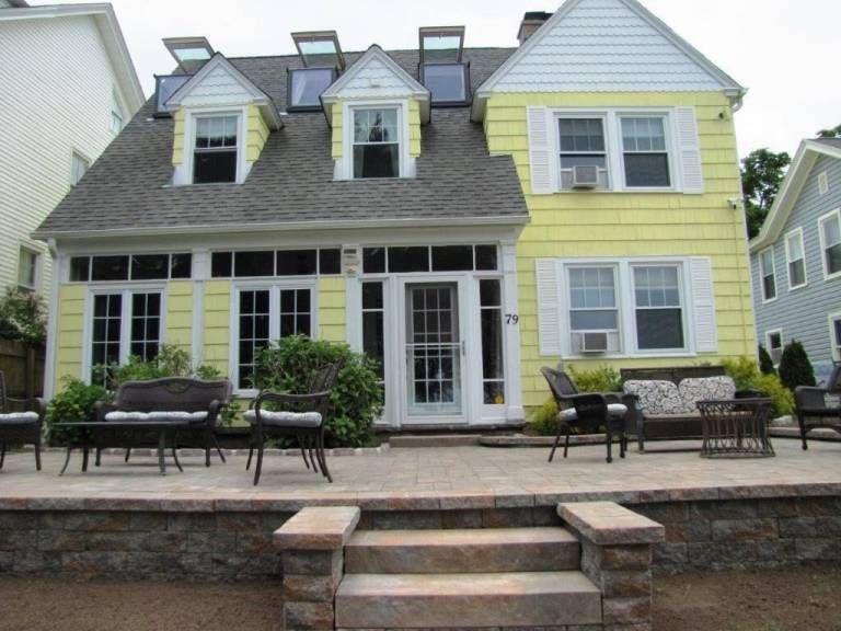 House  Niantic