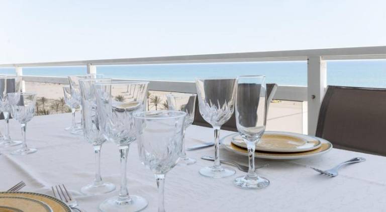 Charming rental apartment with patio & pool | Close to the beach | Pets are welcome — photo 5