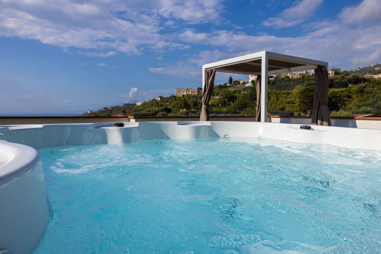 Seaview Luxury Villa with terrace, gym, jacuzzi, pool & bbq — photo 3