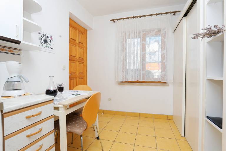 One bedroom apartment with terrace and sea view Postira, Brač (A-2913-b) — photo 4