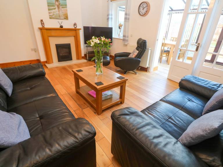 Child-friendly cottage with yard | Beach view | Close to the beach | Pets are welcome — photo 5