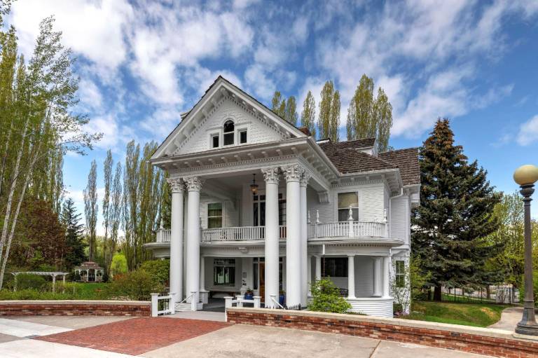The Gibson Mansion — photo 3