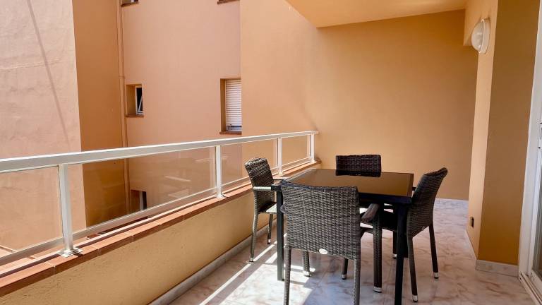 Apartment with terrace, pool & yard — photo 4