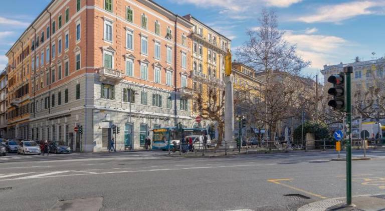 Blake, attico centrale con parcheggio a Trieste — photo 2