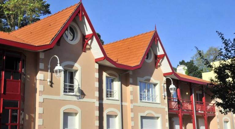 Serviced apartment with terrace in Arcachon