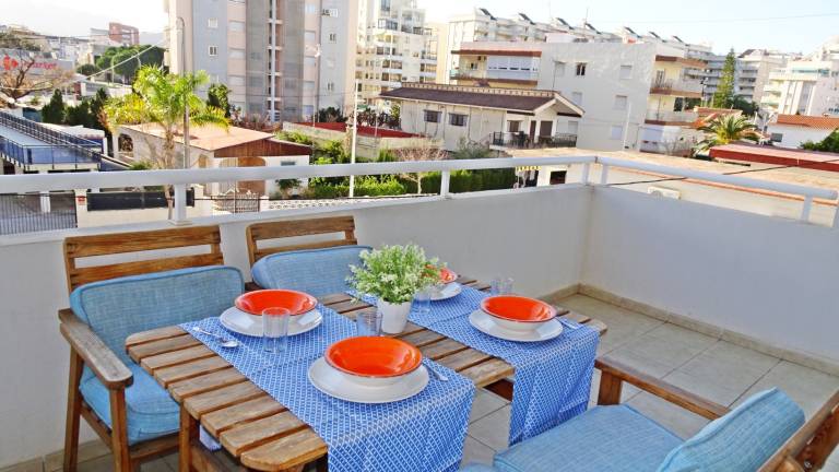 Holiday apartment with terrace, pool & garden — photo 2