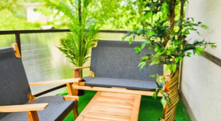 Holiday apartment with yard & patio — photo 2