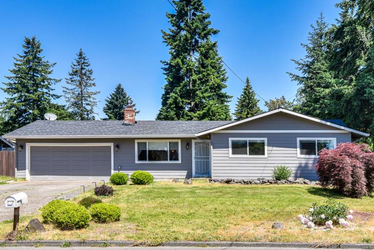 7 Mi to Vancouver Waterfront: Sleek Home w/ Yard! — photo 3