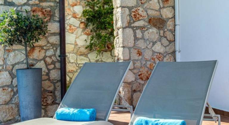 Villa with BBQ, private pool & patio — photo 5