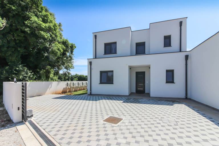 Fully equipped villa with pool, patio & BBQ | Pets allowed — photo 2