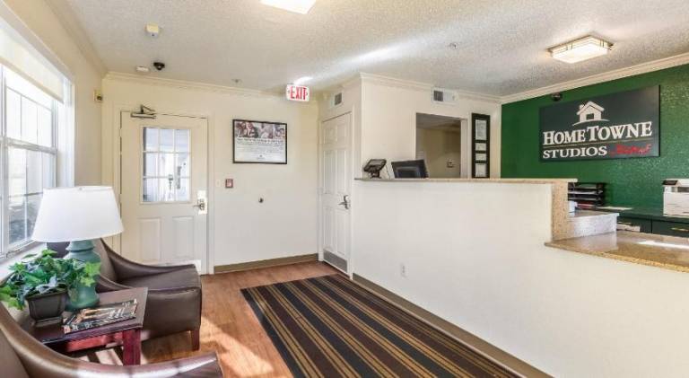 HomeTowne Studios by Red Roof Atlanta – Peachtree Corners — photo 3