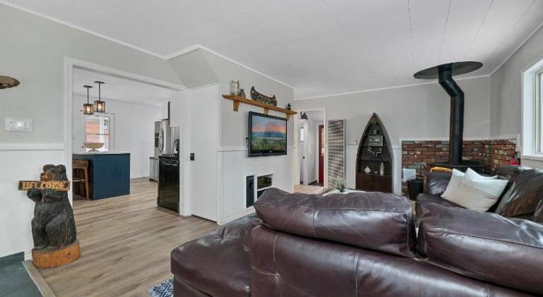 Boulder Bay Bungalow - Updated mountain retreat with hot tub, game table, and sauna! — photo 2