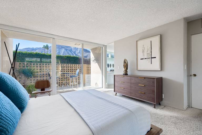 Mid-Mod Krisel Getaway Walkable on El Paseo — photo 2