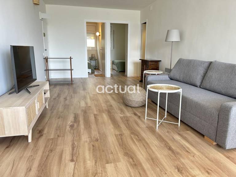 Rental apartment with yard & pool — photo 2