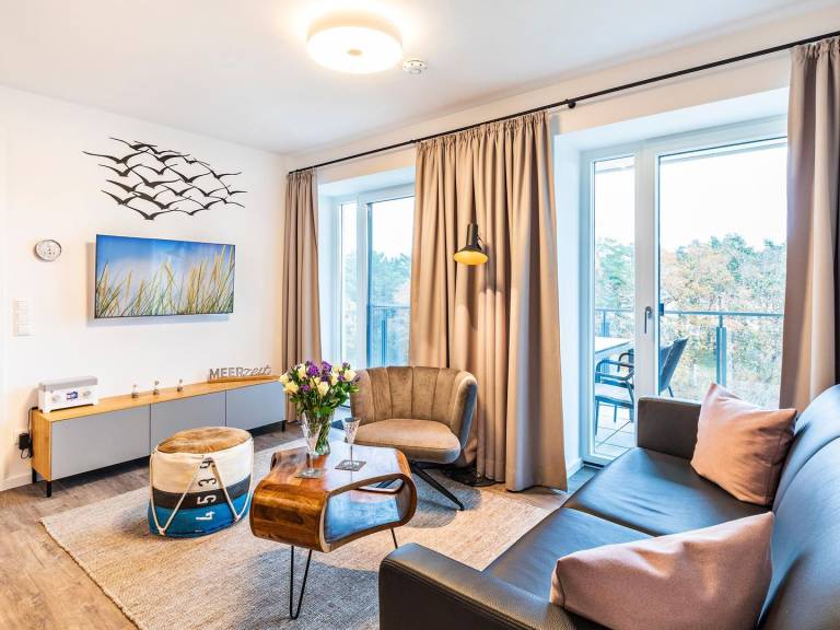 FeWo Meerzeit: Helle 63 m² Ferienwohnung mit 2 Bädern & E-Ladestation in Binz