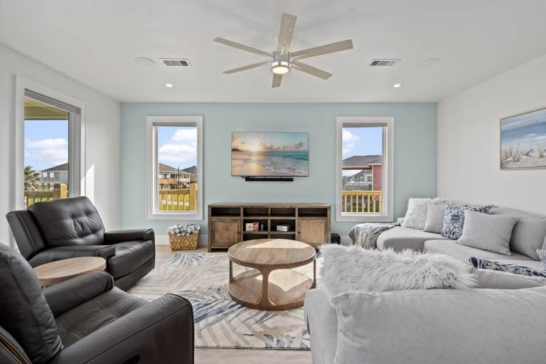 Vacation home with BBQ | Beach view | Pet-friendly — photo 3