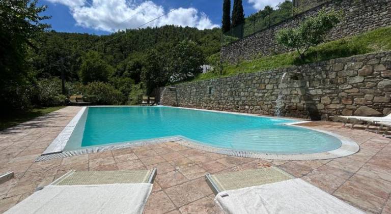 Apartment with yard, BBQ & terrace in Cortona